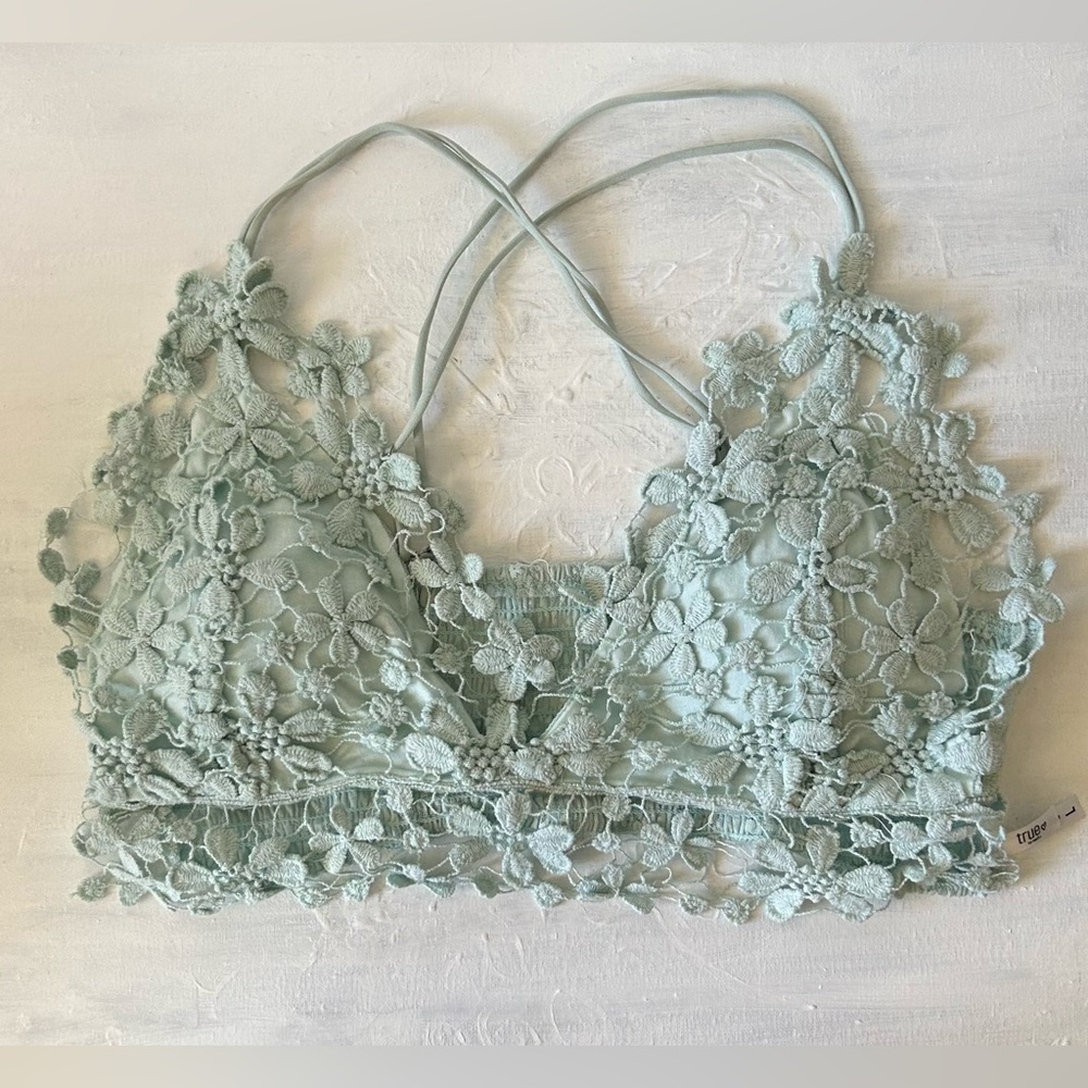 NWOT LACE BRALETTE - size large